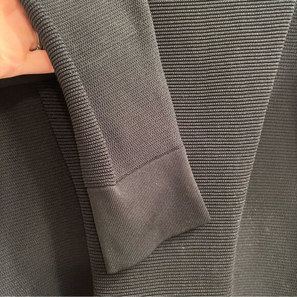 Under Armour intelliknit women’s top small - Picture 8 of 10